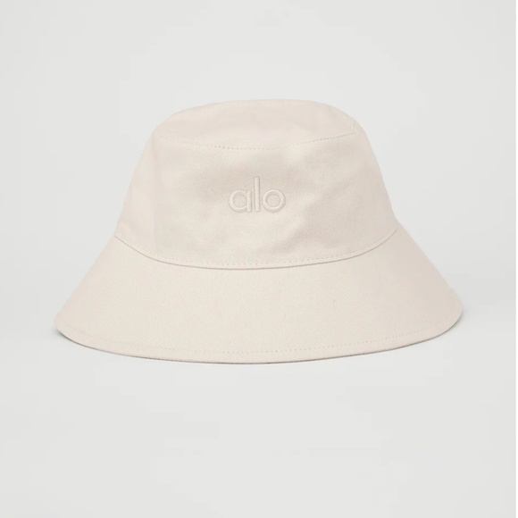 ALO Yoga Accessories - NTW Alo Weekender Bucket Hat Beige